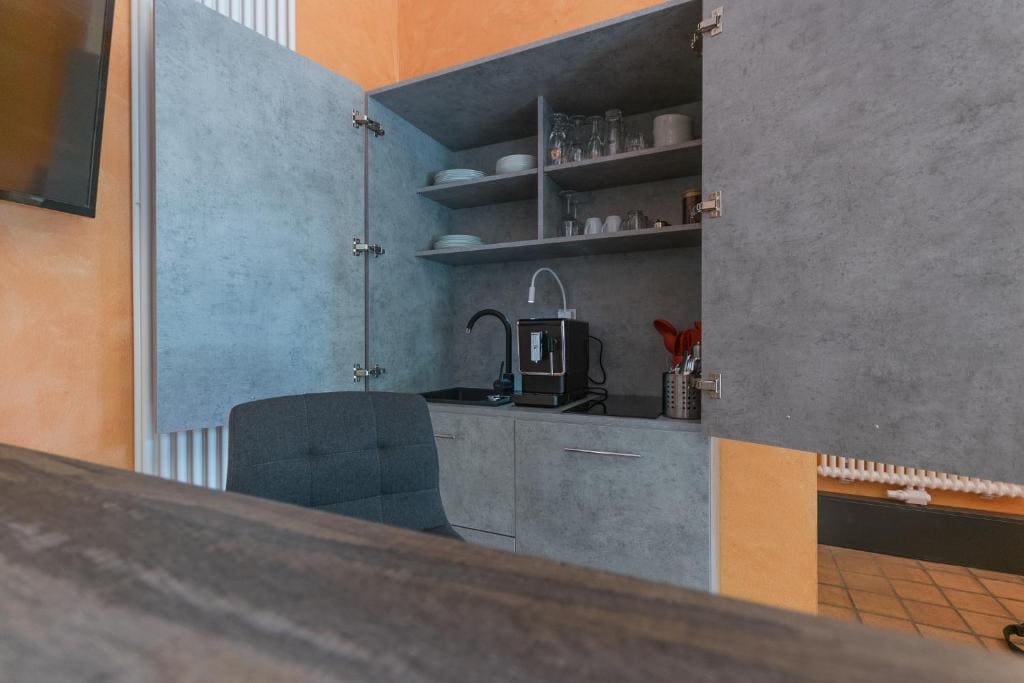 One-Bedroom Apartment - Annex room - Image 3