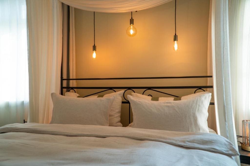 Superior Double Room with Balcony room - Image 3