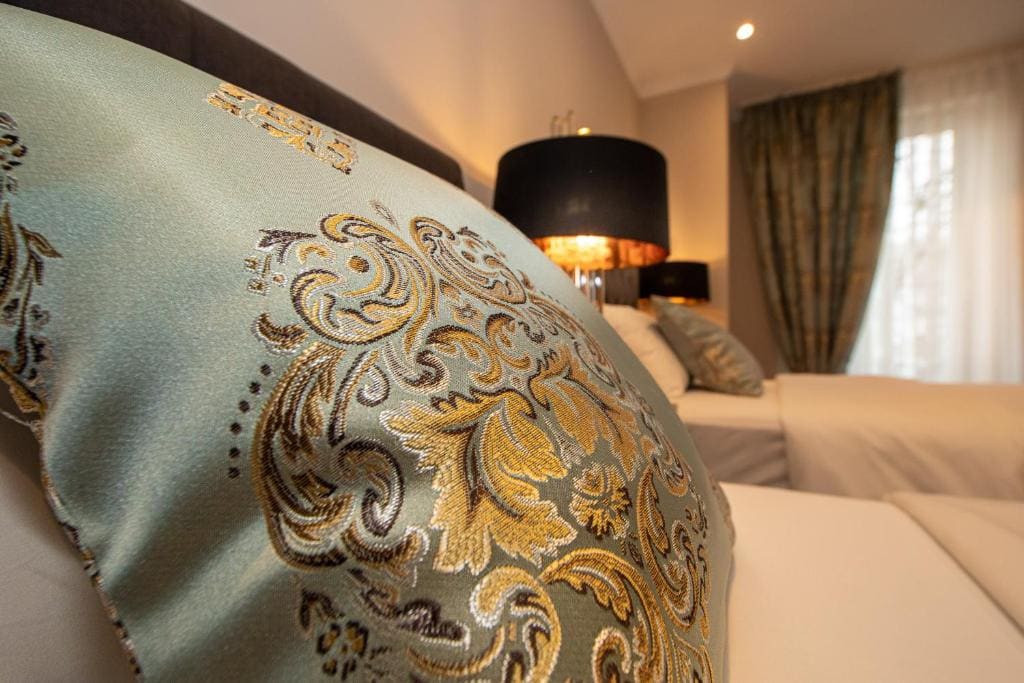 Superior Twin Room room - Image 3