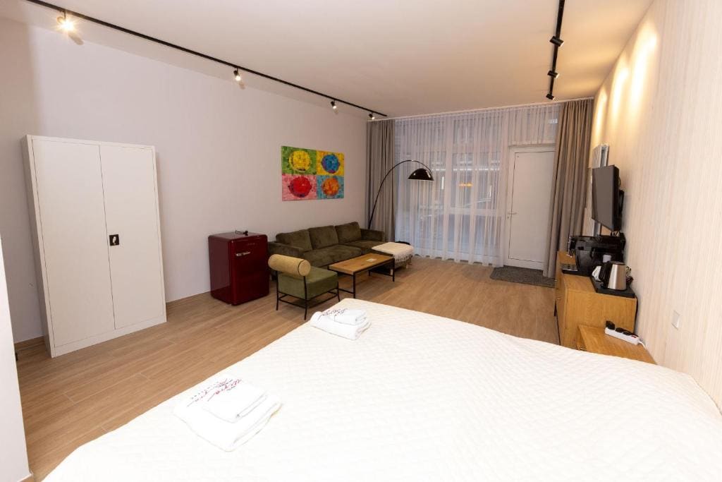 Superior Triple Room room - Image 1