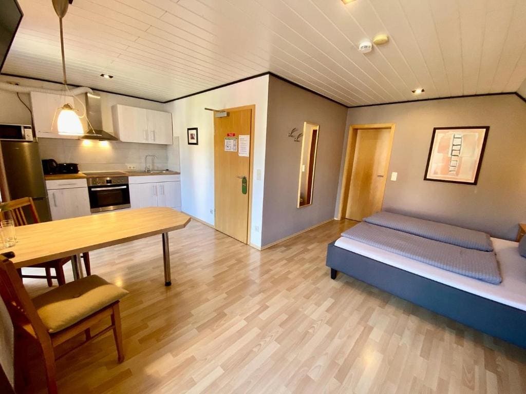 Apartment with Balcony room - Image 3