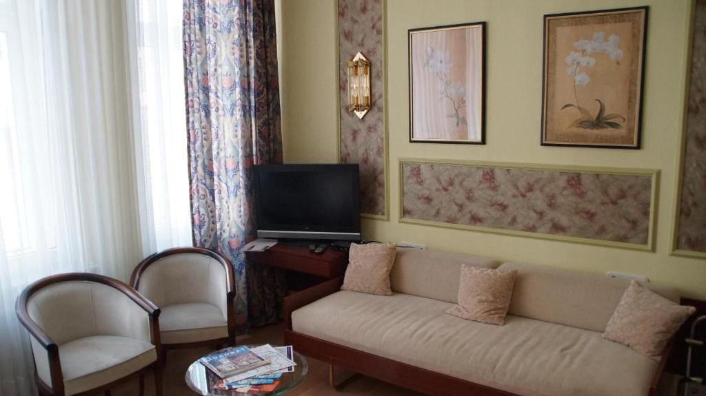 Double Room with Private Bathroom room - Image 2