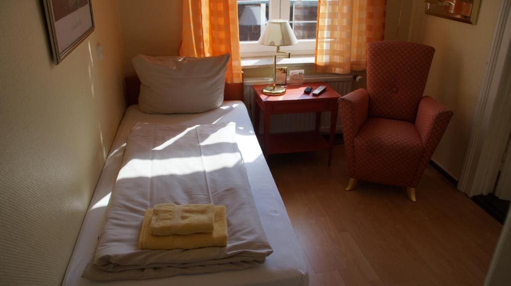 Twin Room with Private Bathroom room - Image 2