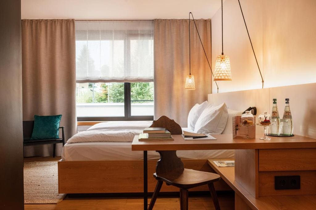 Deluxe Double Room with Bath room - Image 1