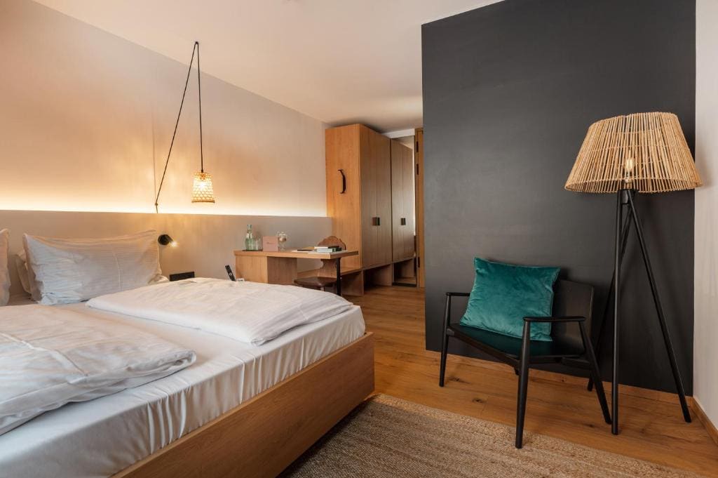 Deluxe Double Room with Bath room - Image 3