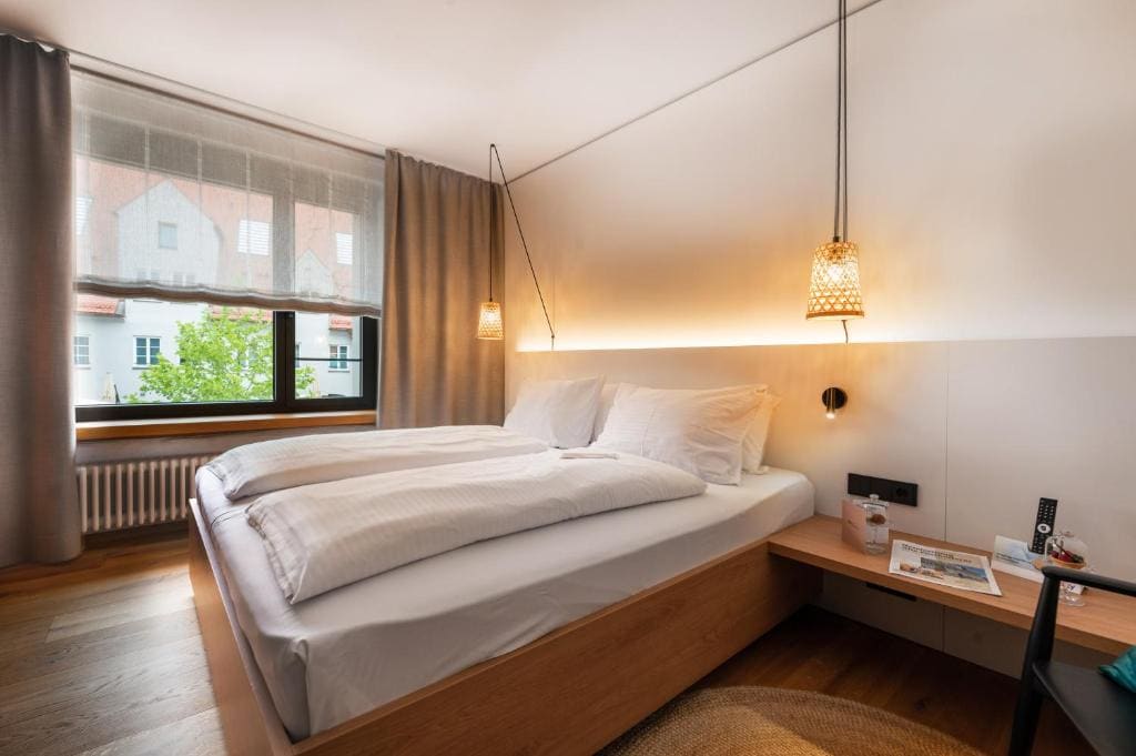 Deluxe Double Room with Bath room - Image 2