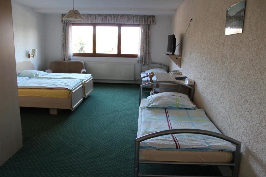 Comfort Quadruple Room room - Image 1