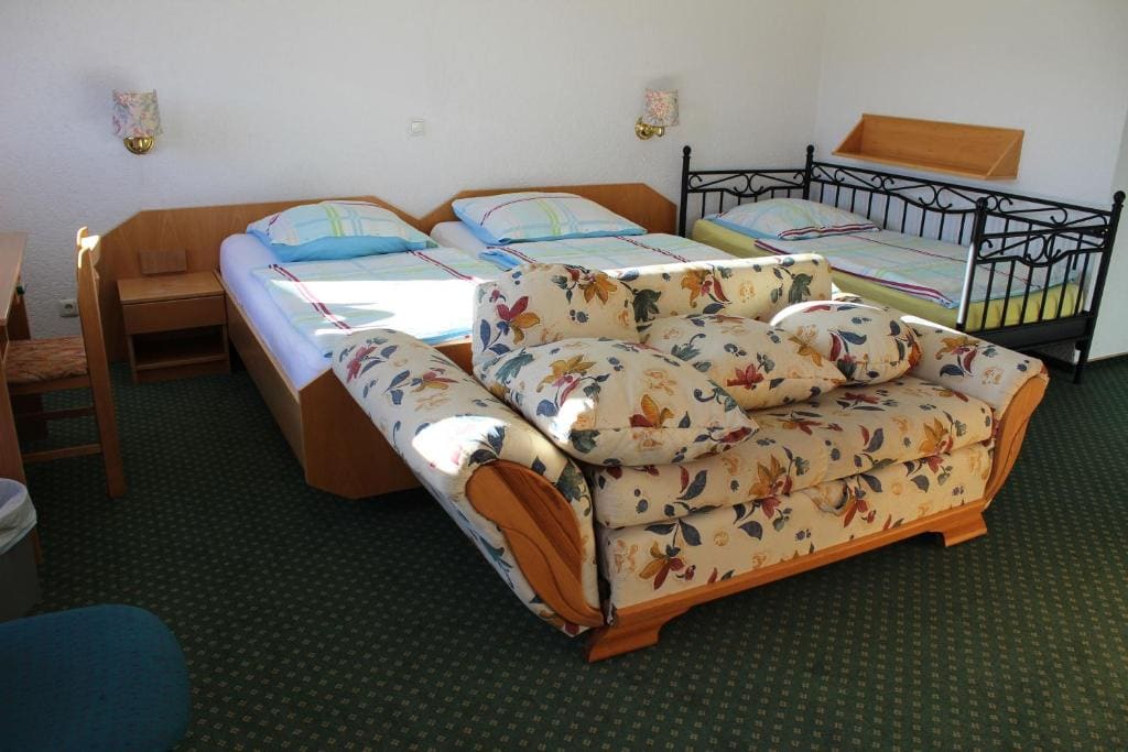 Comfort Quadruple Room room - Image 2
