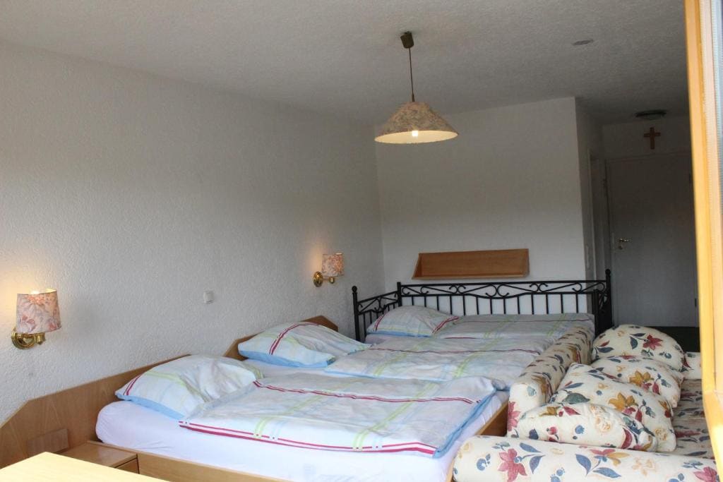 Comfort Quadruple Room room - Image 3