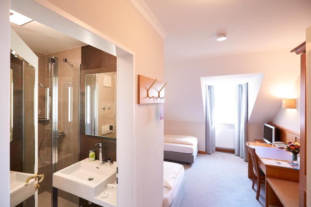 Double or Twin Room room - Image 1