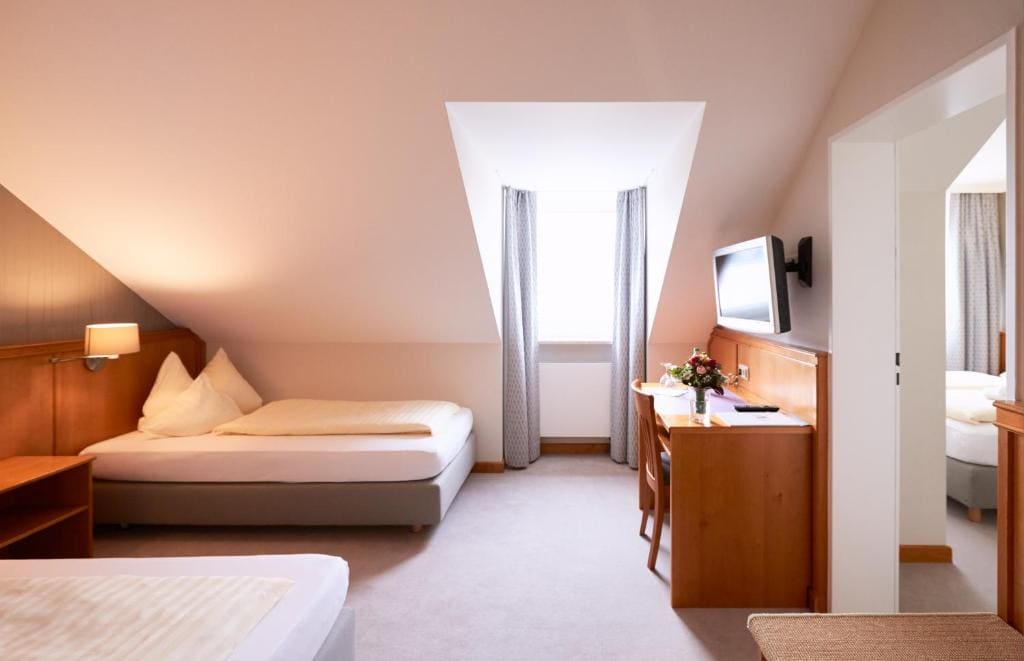 Large Single Room room - Image 1