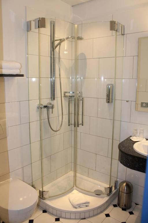 Large Single Room room - Image 1