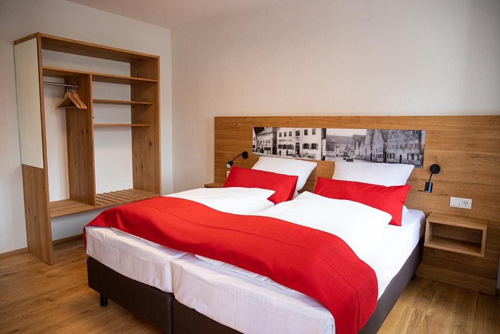 Deluxe Family Room room - Image 2