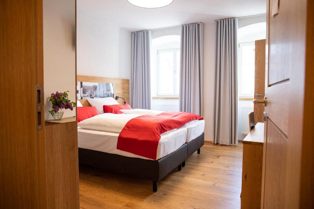 Deluxe Room room - Image 3