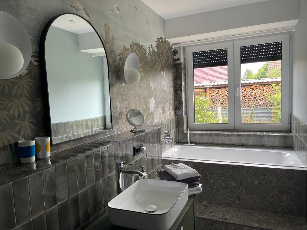 Deluxe Double Room with Bath room - Image 3