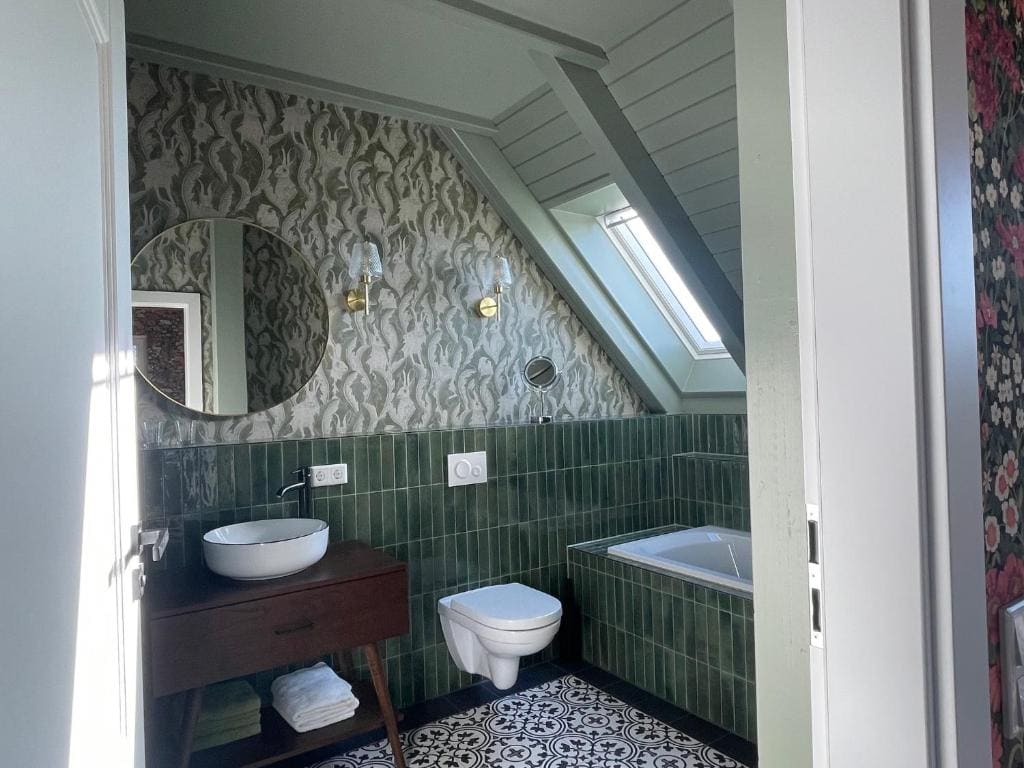 One-Bedroom Suite room - Image 3