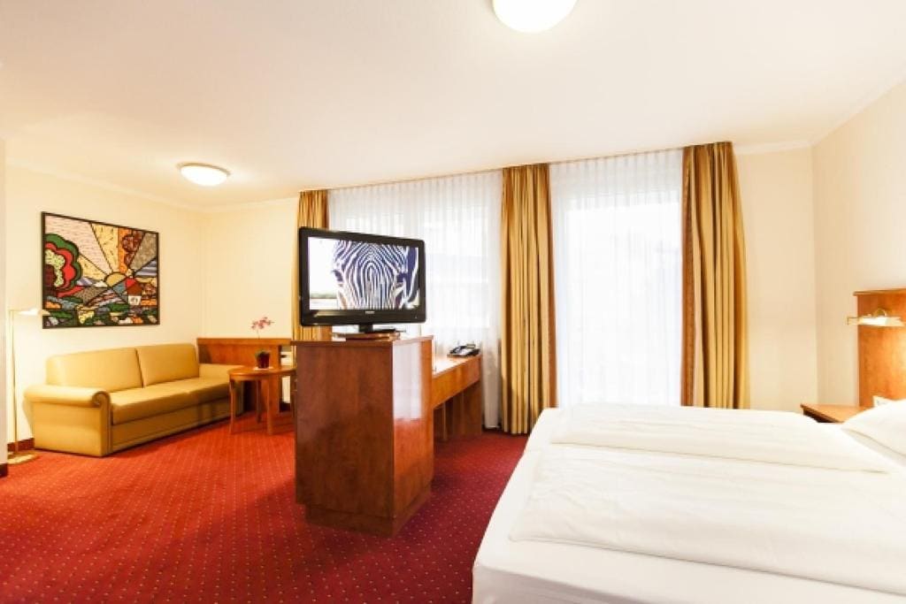 Double Room with Private Bathroom room - Image 2