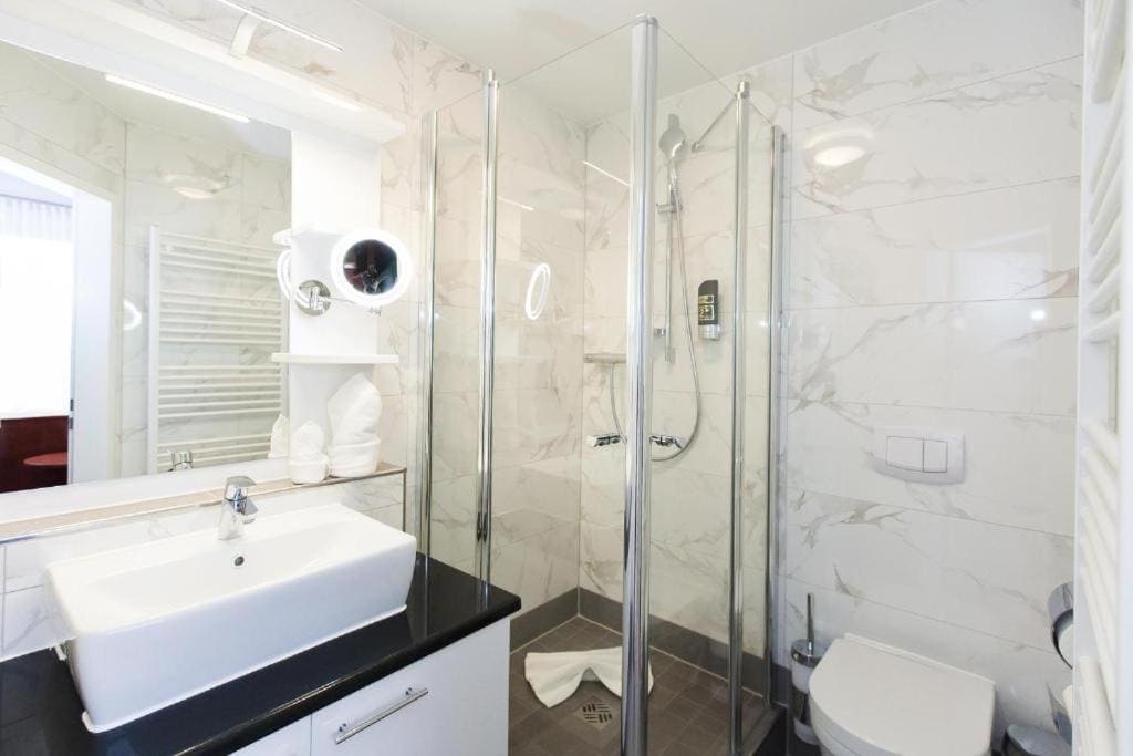 Single Room with Shower room - Image 2