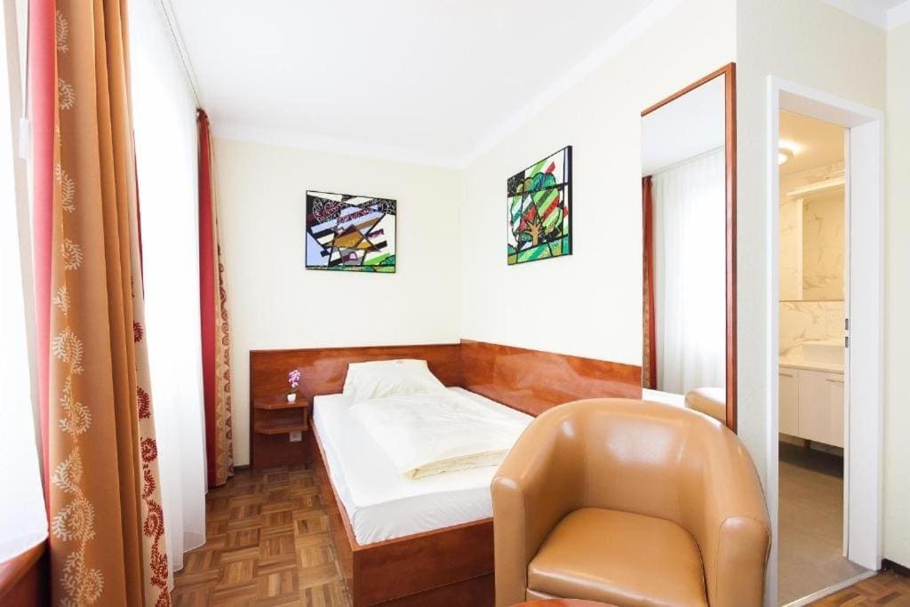 Single Room with Shower room - Image 1