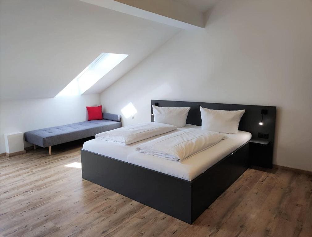 Family Room room - Image 2