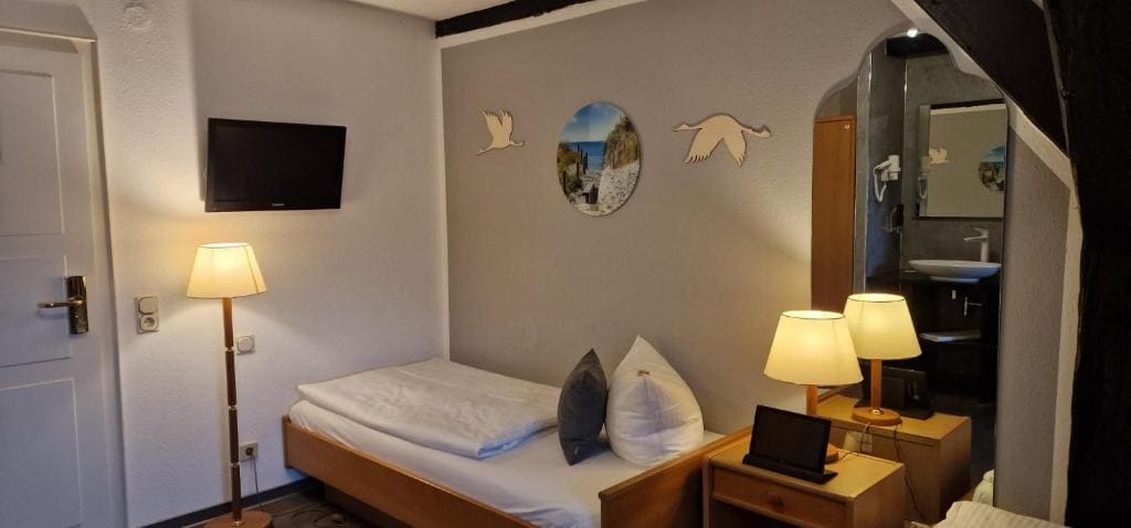 Economy Double Room room - Image 2