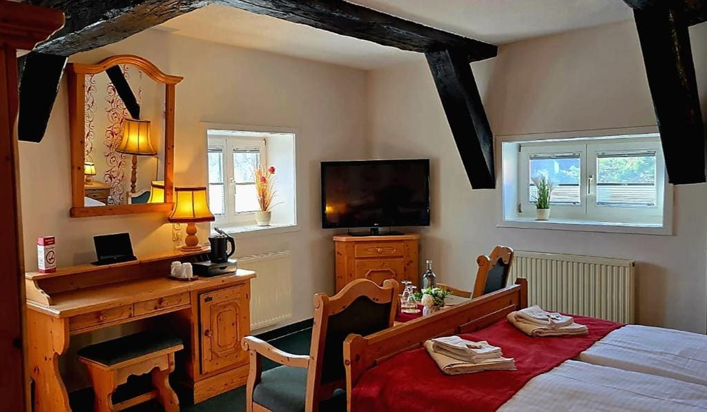 Deluxe Double Room with Shower room - Image 1