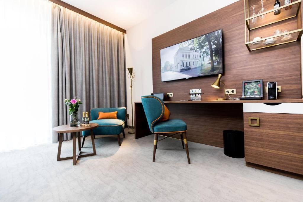 Double Room with Balcony room - Image 1