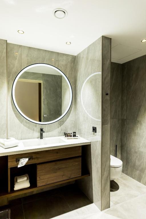 Double Room with Balcony room - Image 3