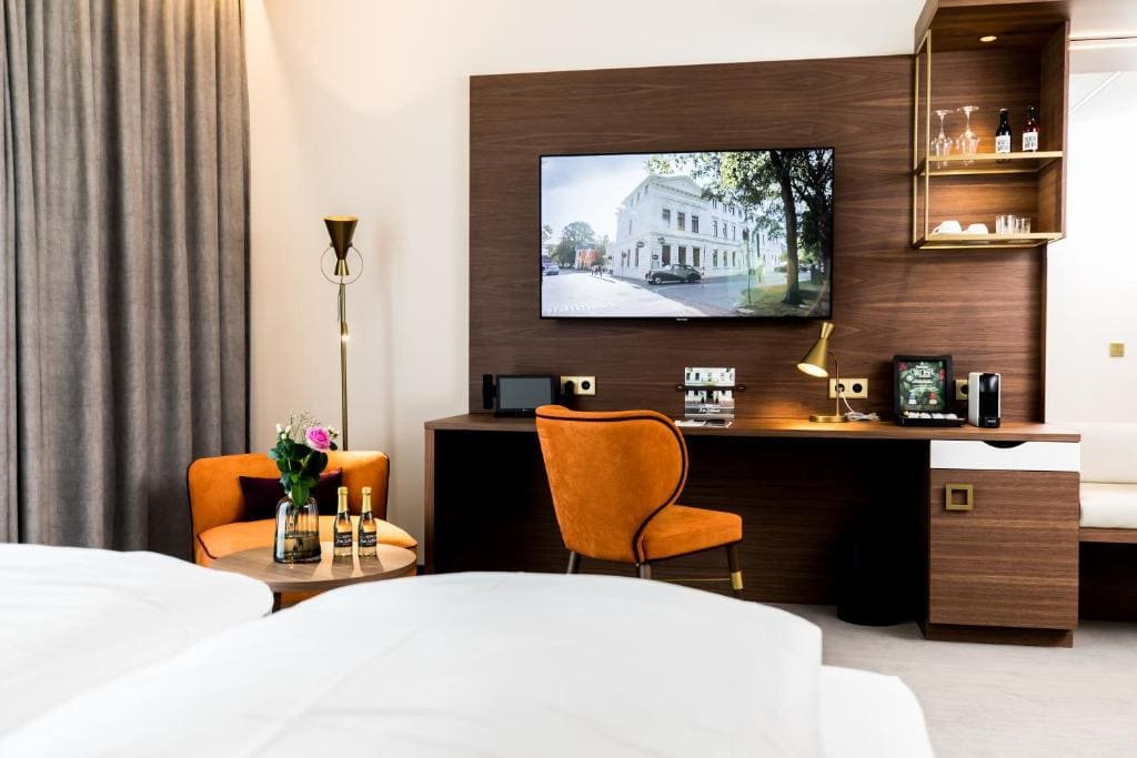 Double Room with Balcony room - Image 2
