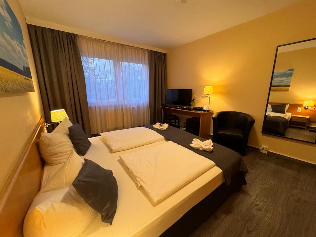 Standard Double Room room - Image 3