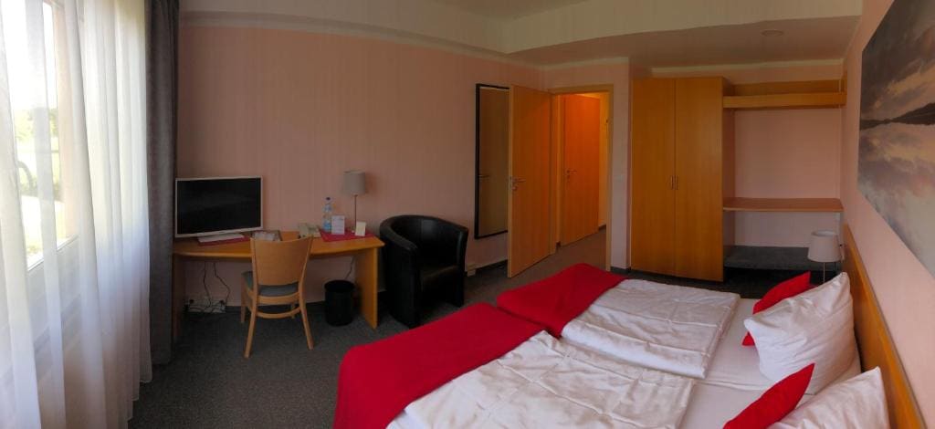 Family Room room - Image 3