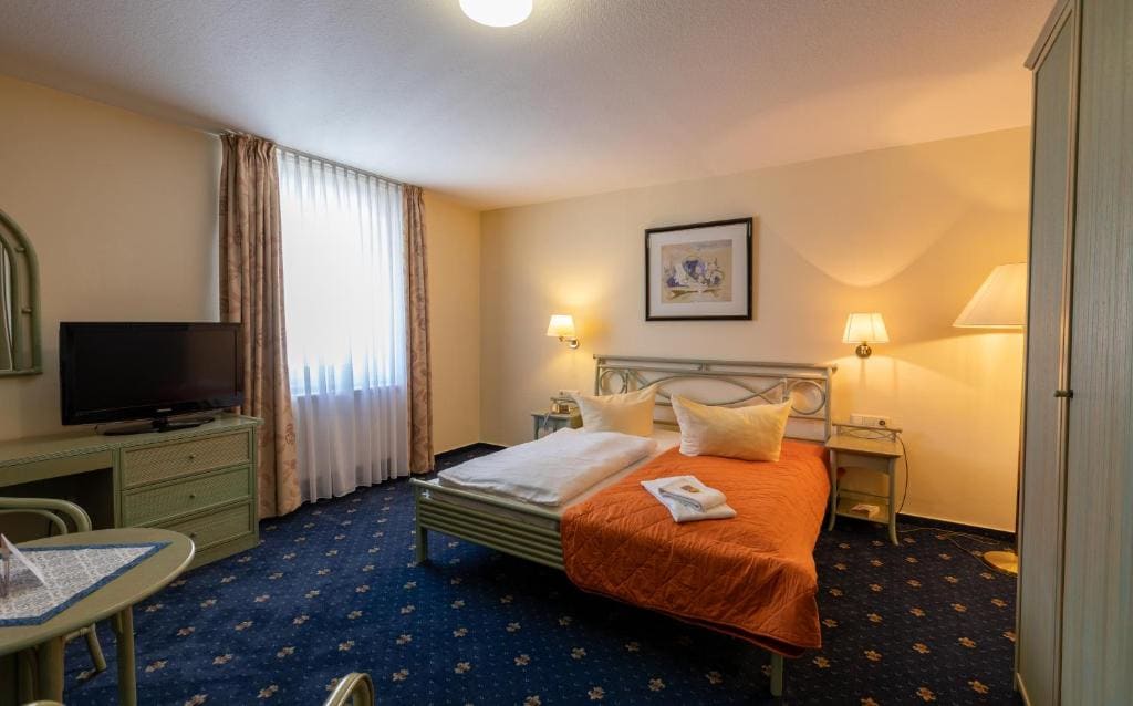 Standard Twin Room room - Image 1