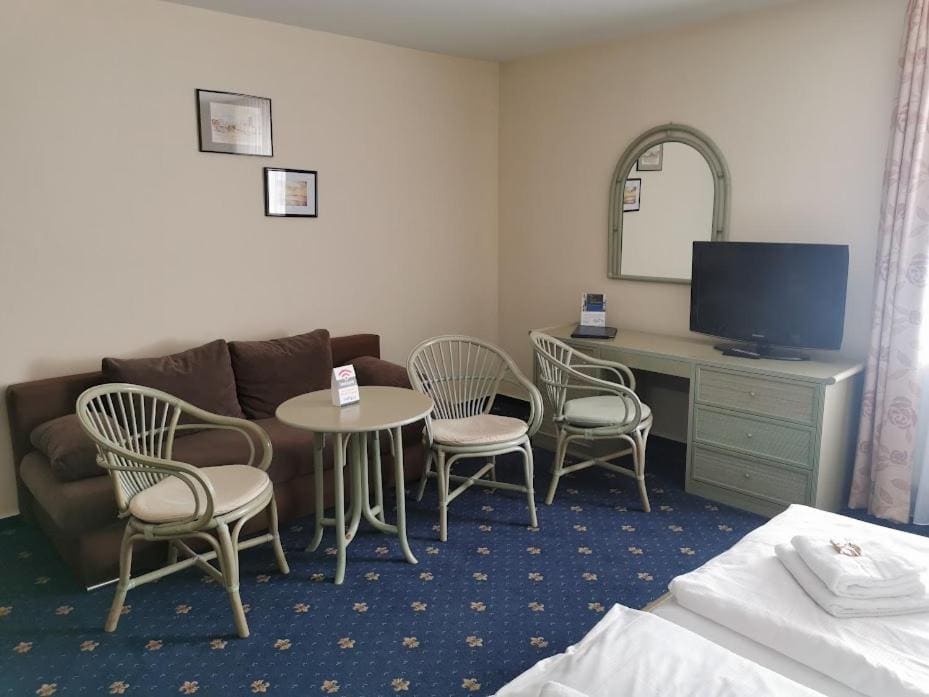 Comfort Double or Twin Room room - Image 3
