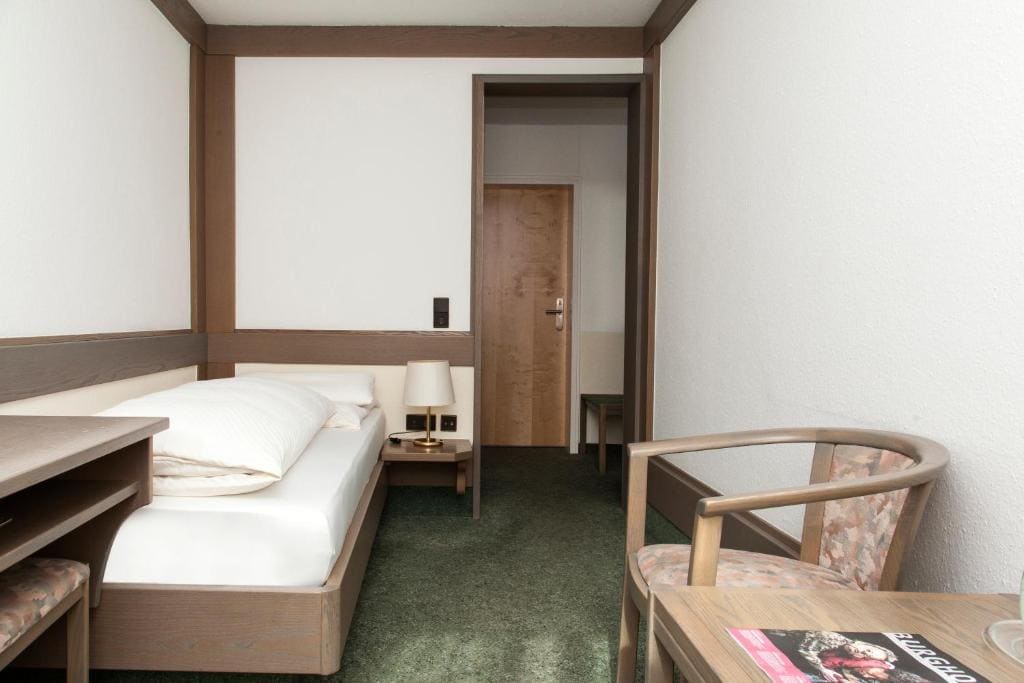 Single Room with Private Bathroom room - Image 2