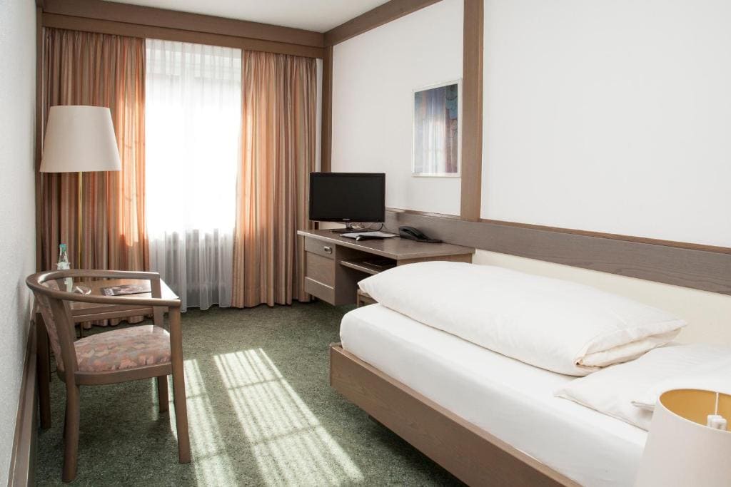 Single Room with Private Bathroom room - Image 1