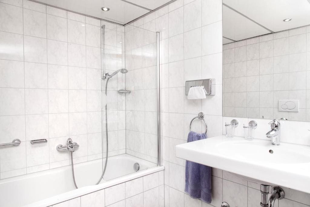 Double Room with Private Bathroom room - Image 3