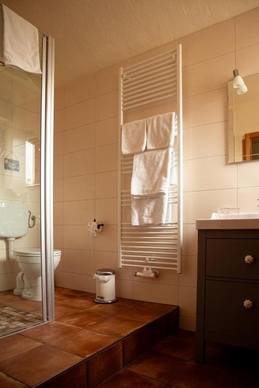 Deluxe Double or Twin Room room - Image 3