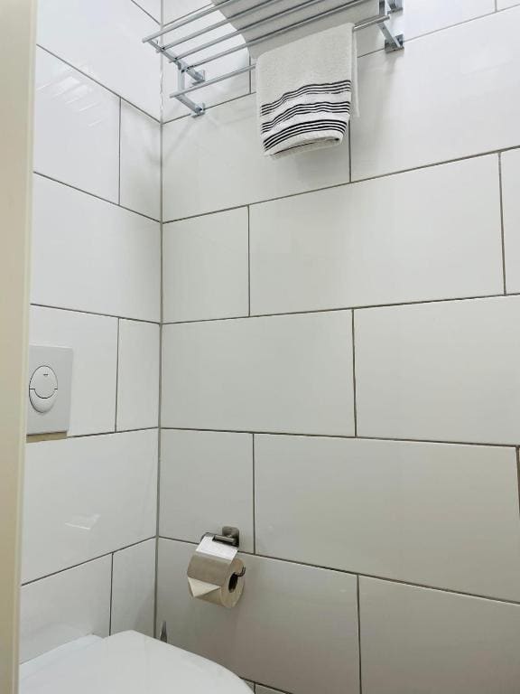 Single Room with Private External Bathroom room - Image 3