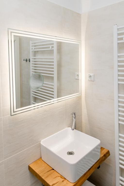 Deluxe Double or Twin Room with City View room - Image 3