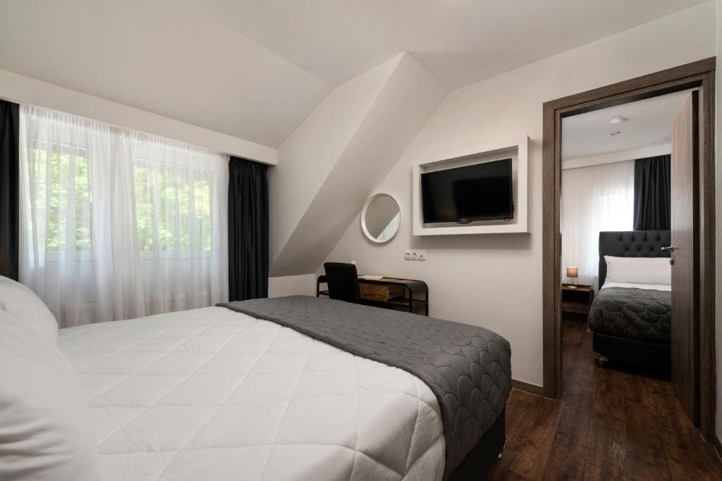 Standard Triple Room room - Image 1