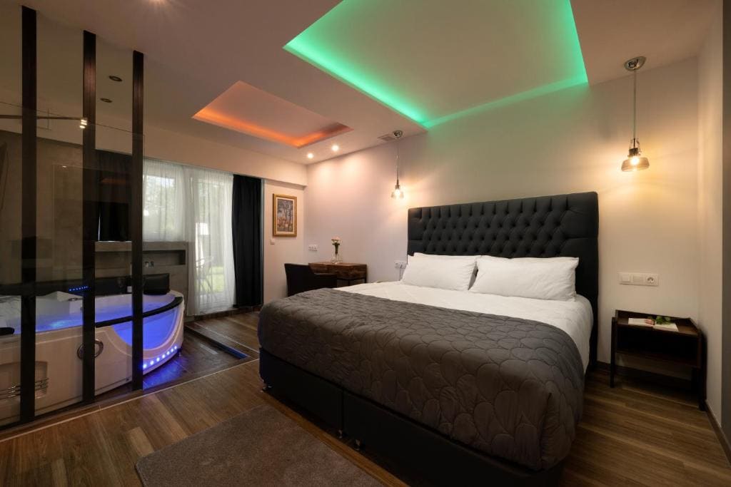Deluxe Double Room with Jacuzzi and Balcony room - Image 1