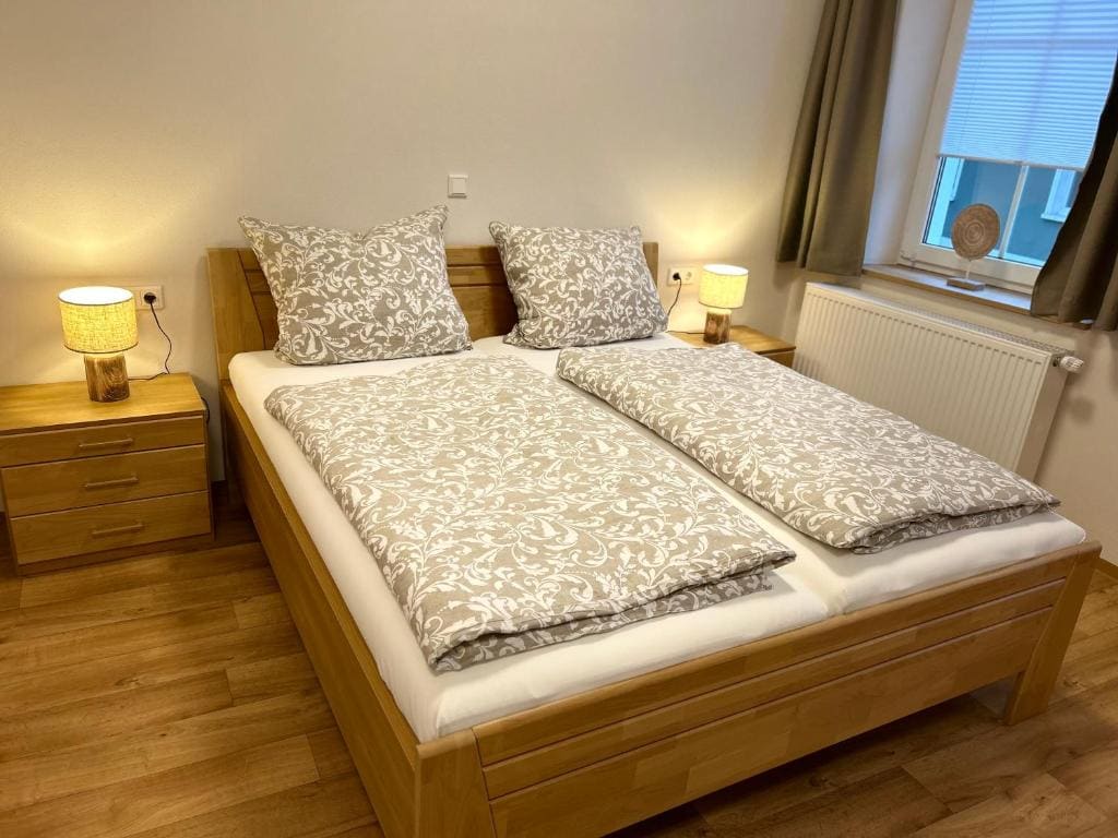 Deluxe Double Room with Shower room - Image 1