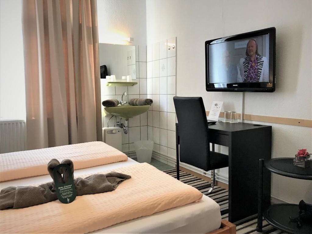 Double Room with Private External Bathroom room - Image 2