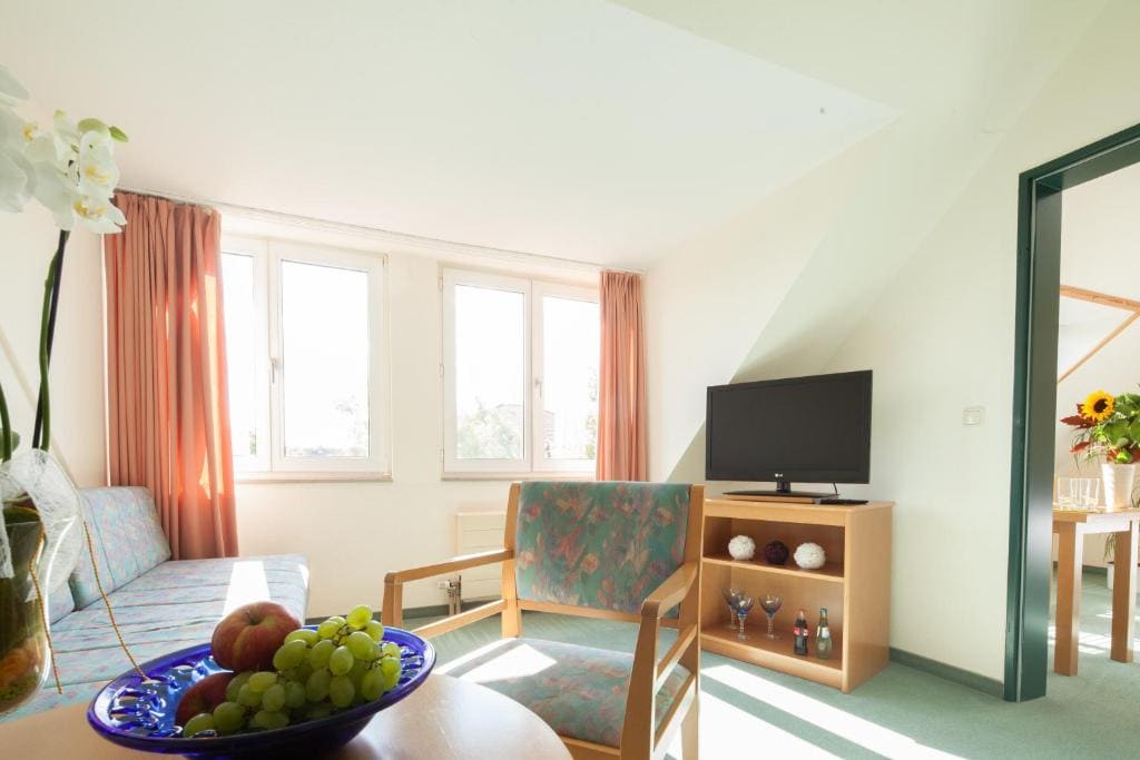 Family Room room - Image 2