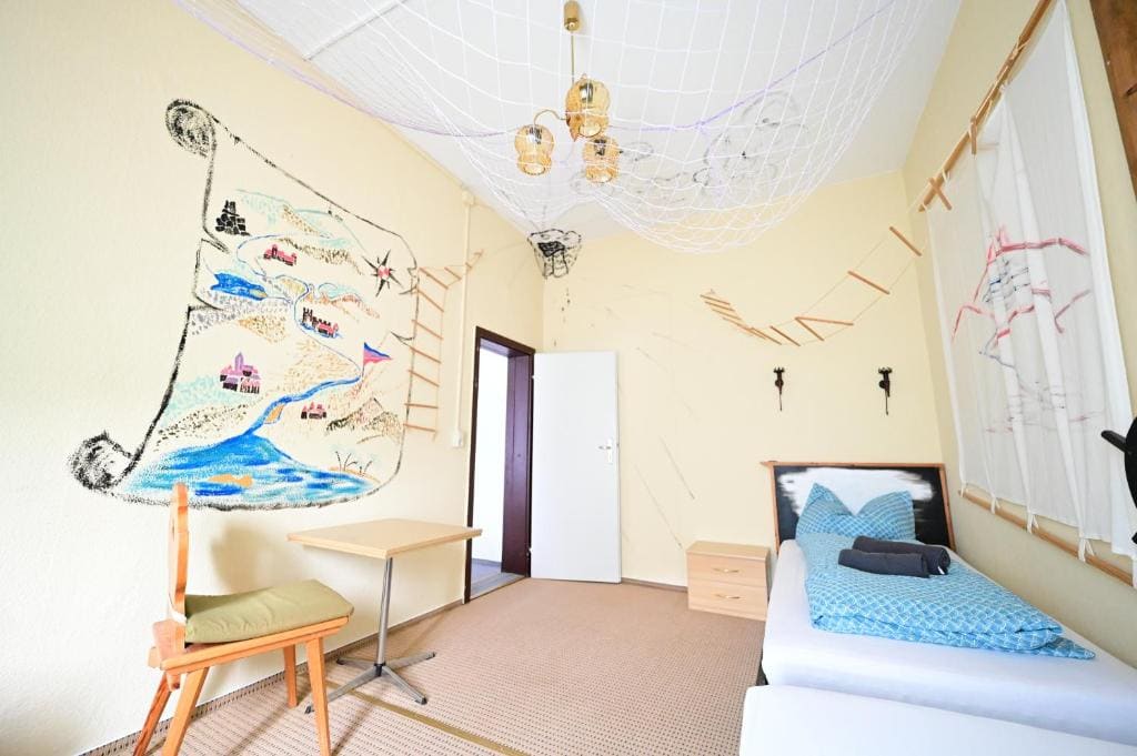 Family Room room - Image 2