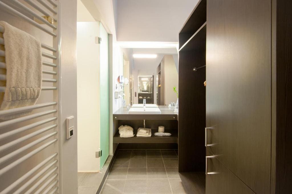 Deluxe Twin Room room - Image 3