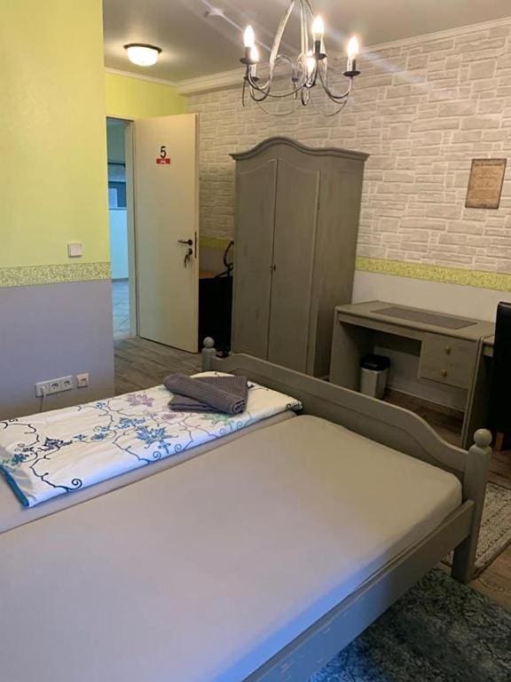 Single Room with Shower room - Image 1