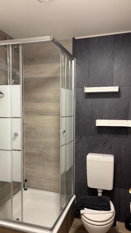 Single Room with Shower room - Image 3