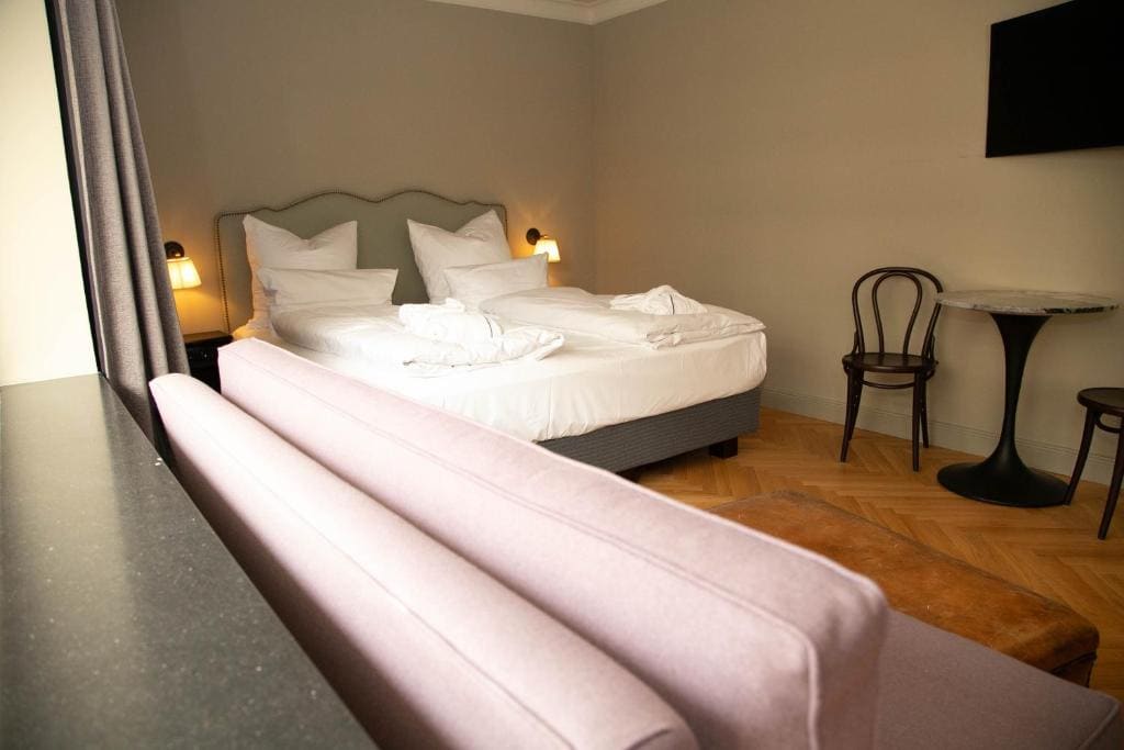 Junior Suite with Balcony room - Image 2