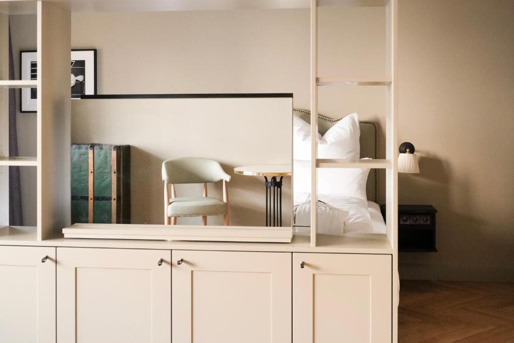 Superior Suite with Balcony room - Image 3